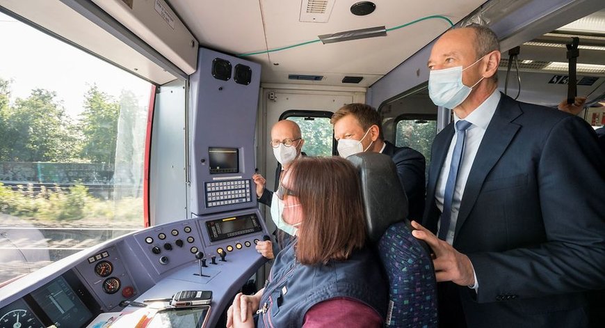 WELTPREMIERE: DB UND SIEMENS PRÄSENTIEREN ERSTEN AUTOMATISCH FAHRENDEN ZUG
